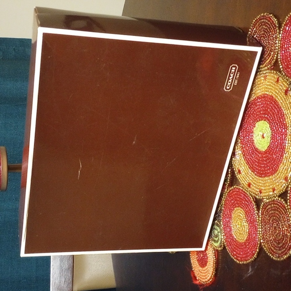 Vintage Coach Gift Box With Tissue - Picture 10 of 17